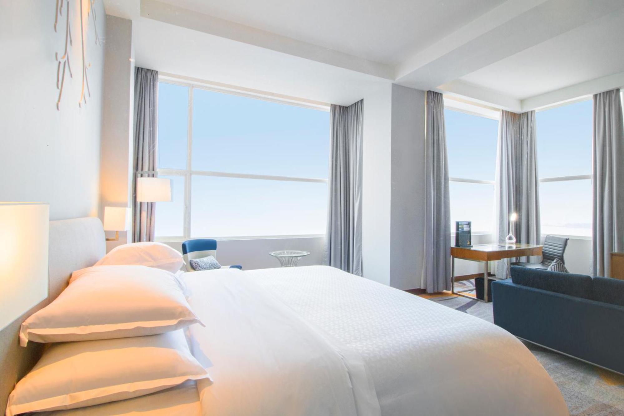Four Points By Sheraton Manado Eksteriør billede