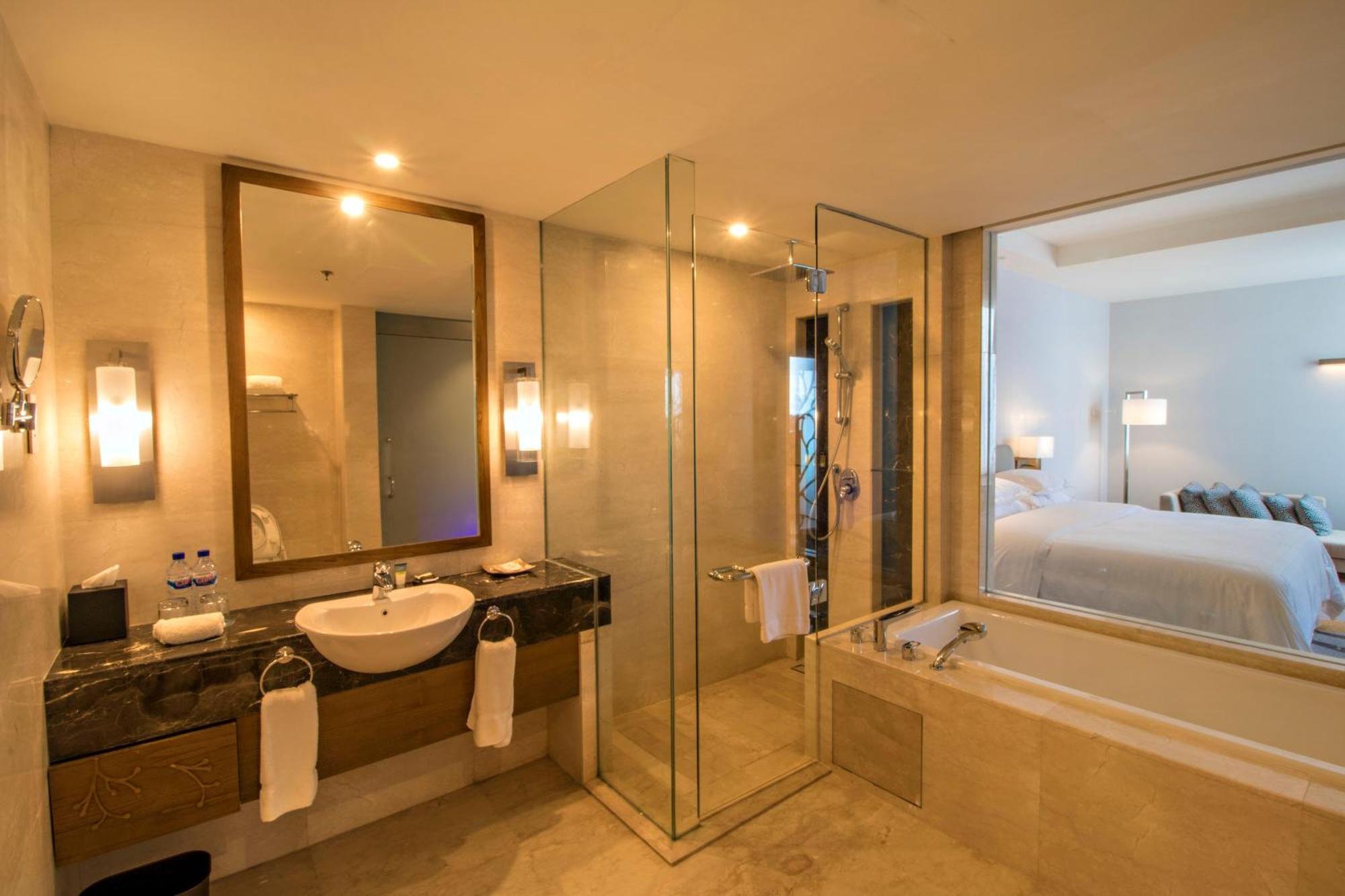 Four Points By Sheraton Manado Eksteriør billede