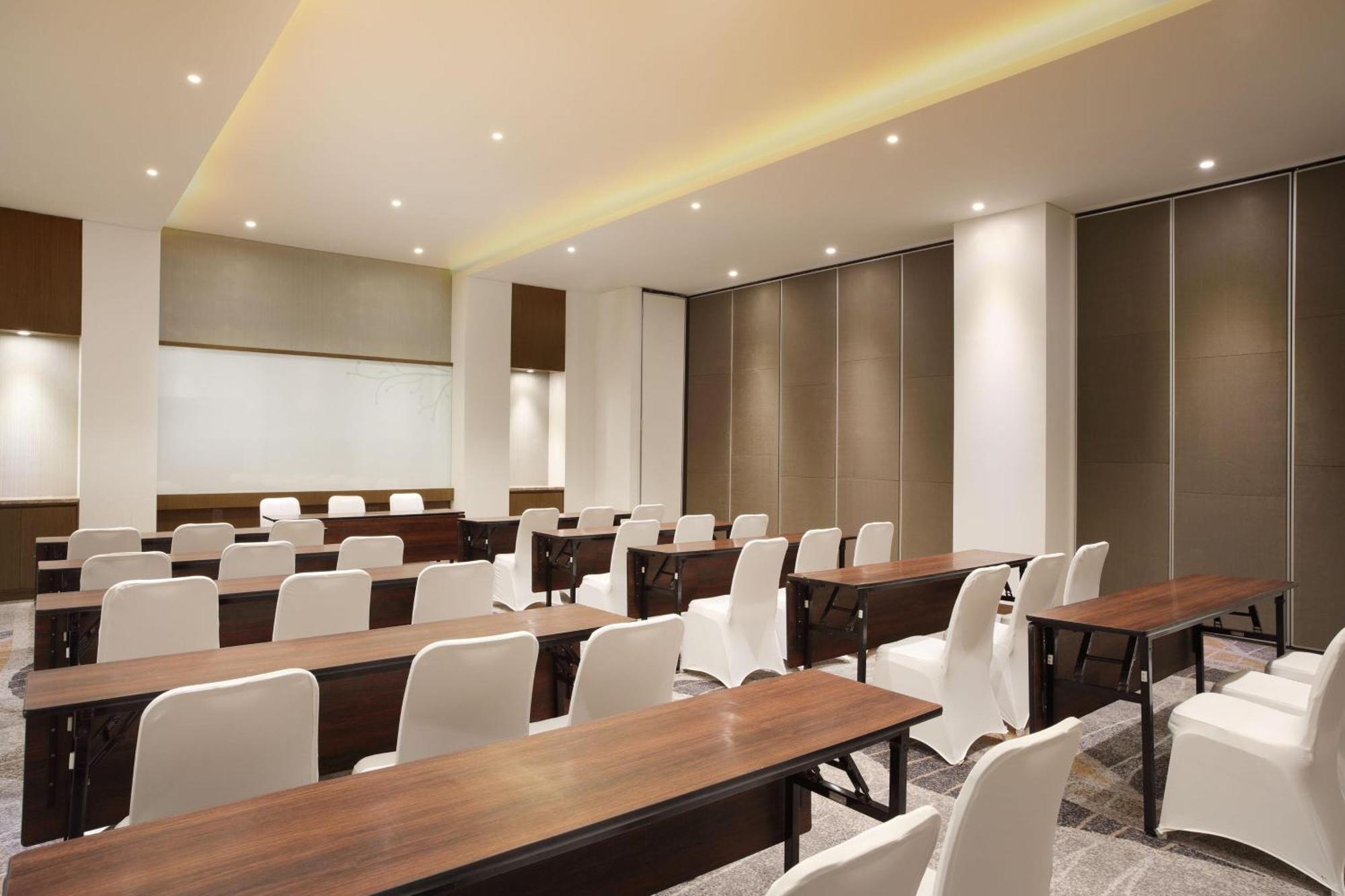 Four Points By Sheraton Manado Eksteriør billede