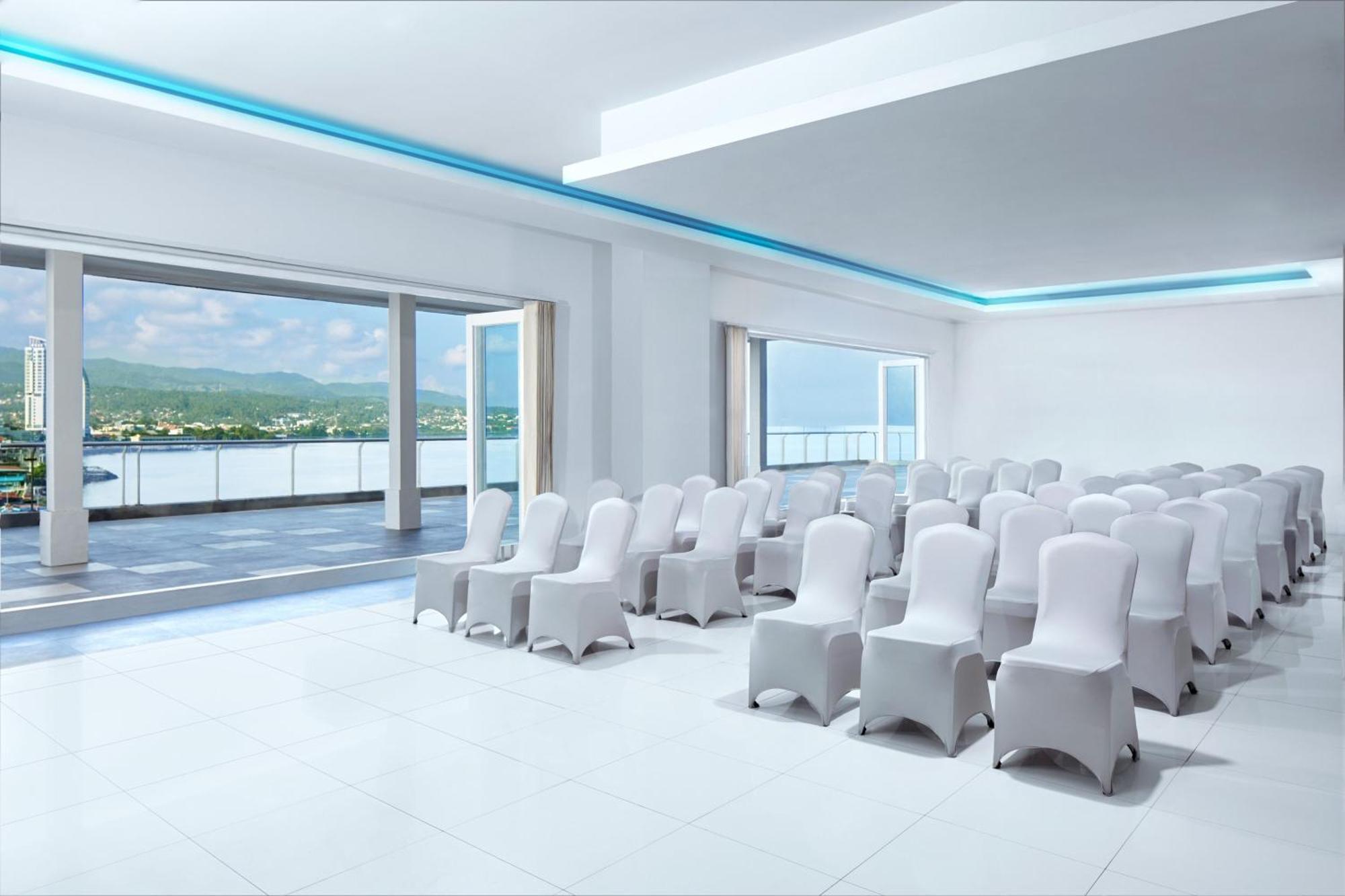 Four Points By Sheraton Manado Eksteriør billede