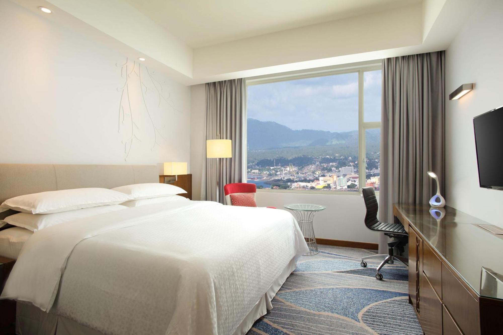Four Points By Sheraton Manado Eksteriør billede