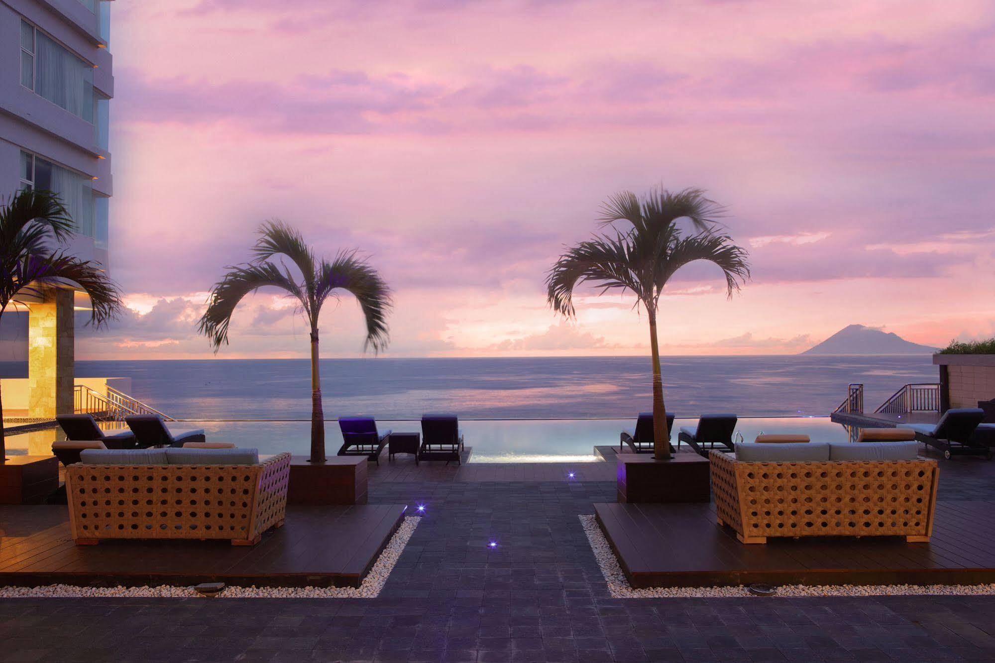 Four Points By Sheraton Manado Eksteriør billede