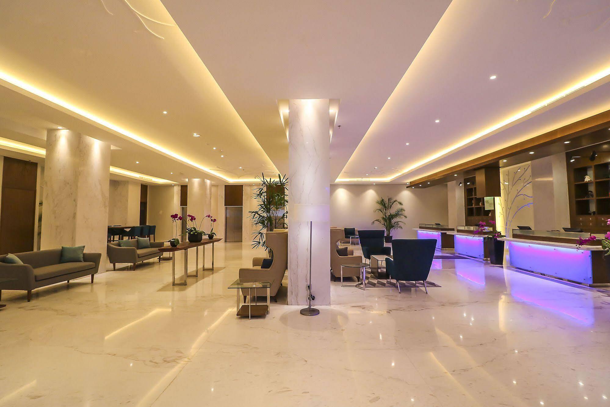 Four Points By Sheraton Manado Eksteriør billede