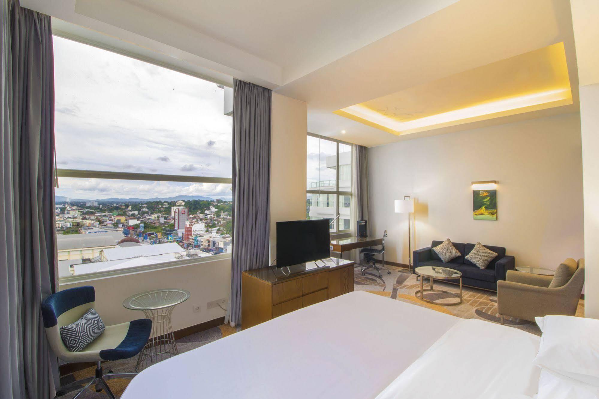 Four Points By Sheraton Manado Eksteriør billede